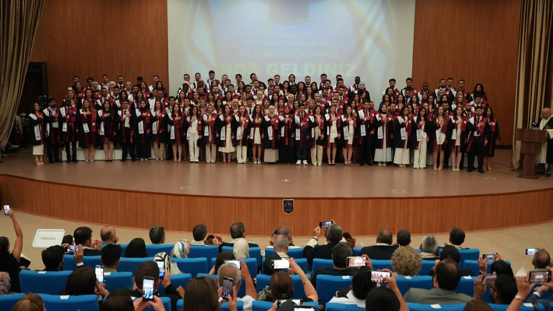 KBÜ Mezuniyet 2025 | Tıp Fakültesi Mezunları Hekimliğe İlk Adımını Attı