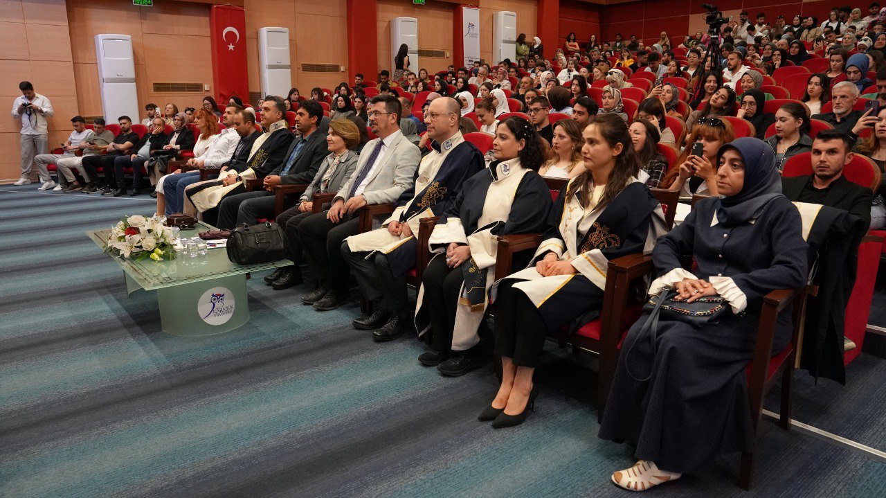 Fizyoterapi Öğrencileri Beyaz Önlüklerini Giydi