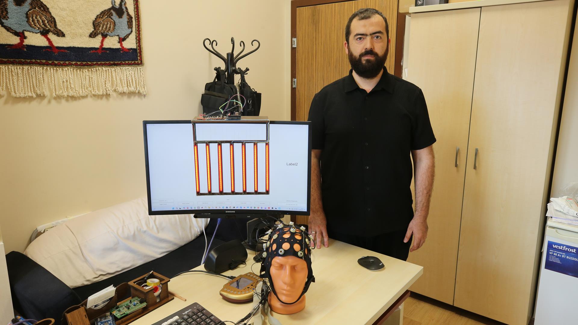 Karabük Üniversitesinde Beyin Sinyalleriyle Bilgisayar Kontrolü Sağlayan Proje Geliştirildi