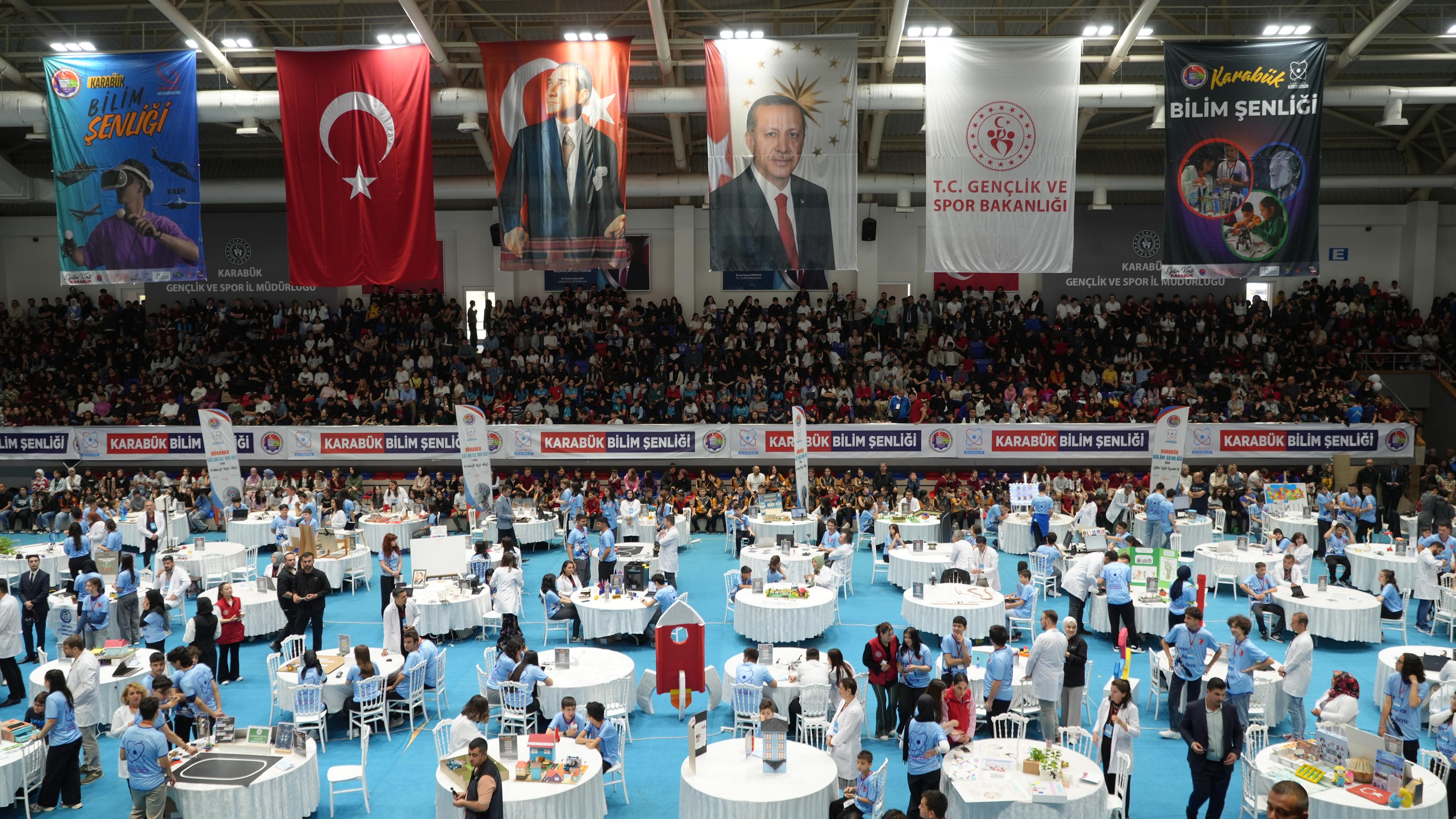 Karabük Üniversitesi, Bilim Şenliği’nde Gençlerle Buluştu