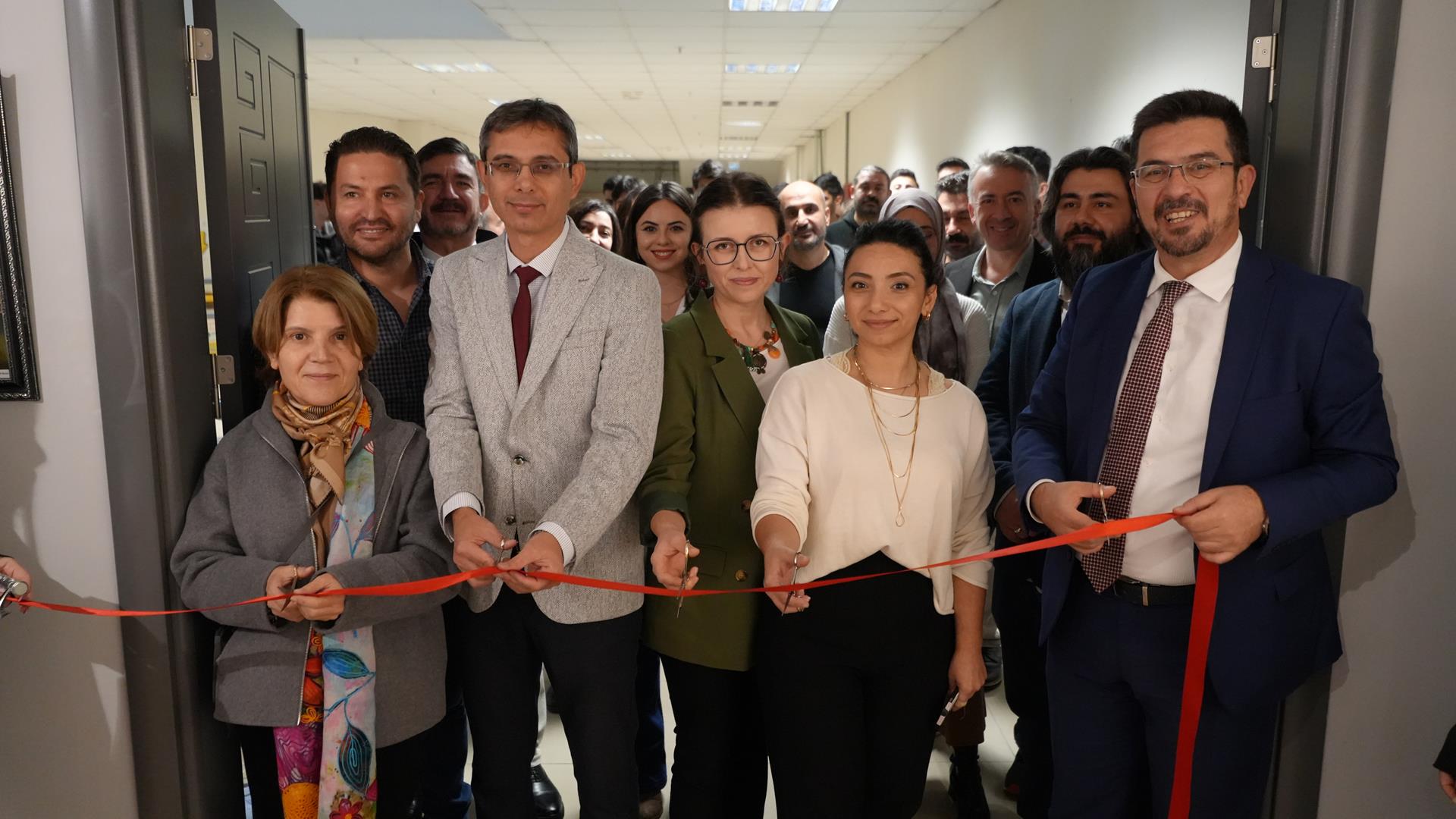 KBÜ’de Grafik Tasarımı Bölümü Öğrenci Sergisi Açıldı