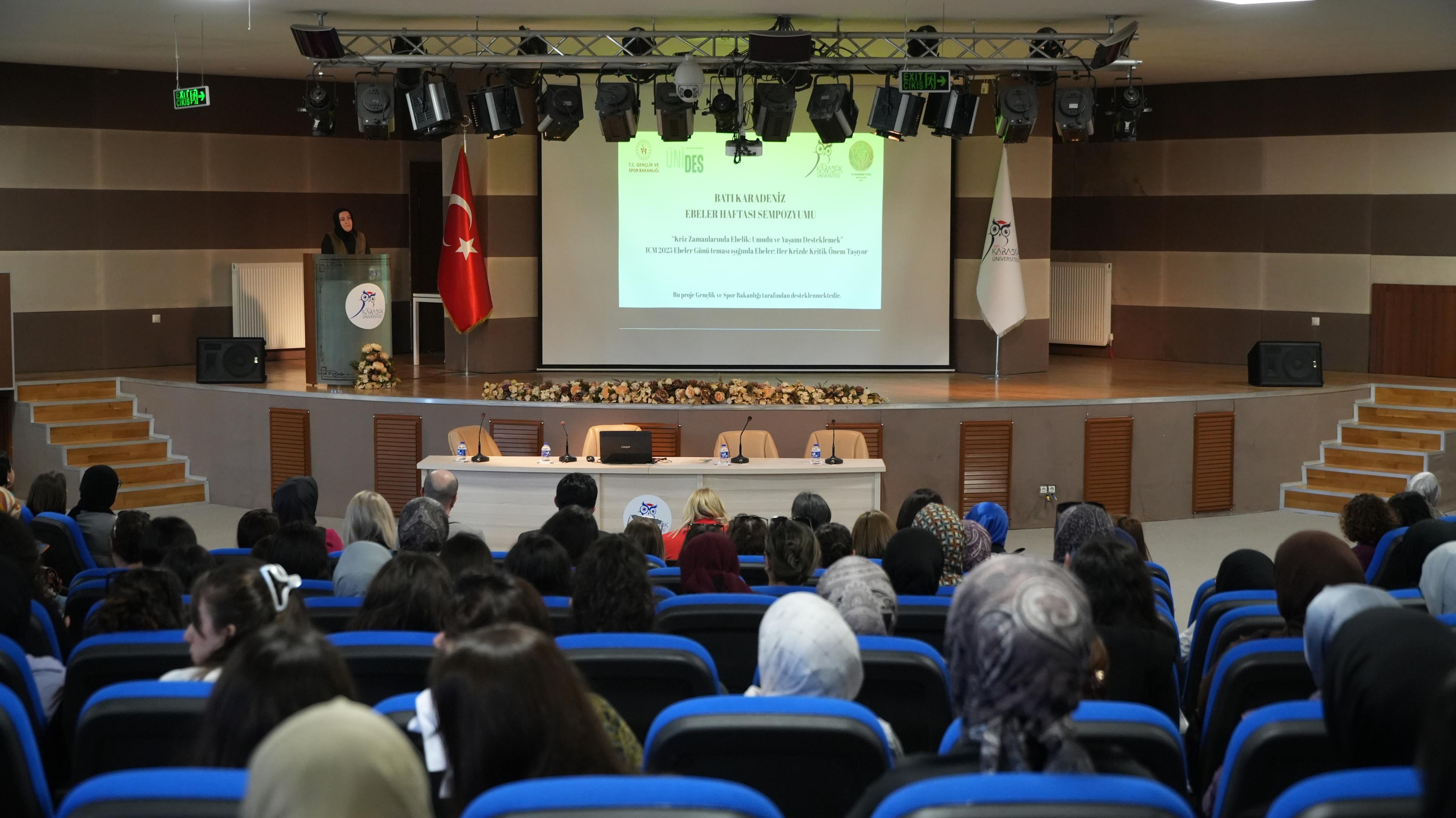 Batı Karadeniz Ebeler Haftası Sempozyumu Üniversitemizde Düzenlendi