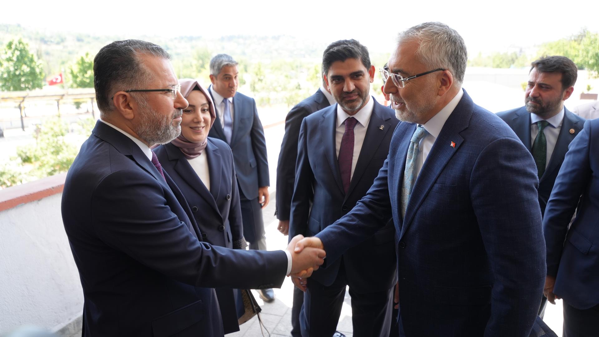 KBÜ Rektörü Prof. Dr. Fatih Kırışık Çalışma ve Sosyal Güvenlik Bakanı Prof. Dr. Vedat Işıkhan İle Görüştü