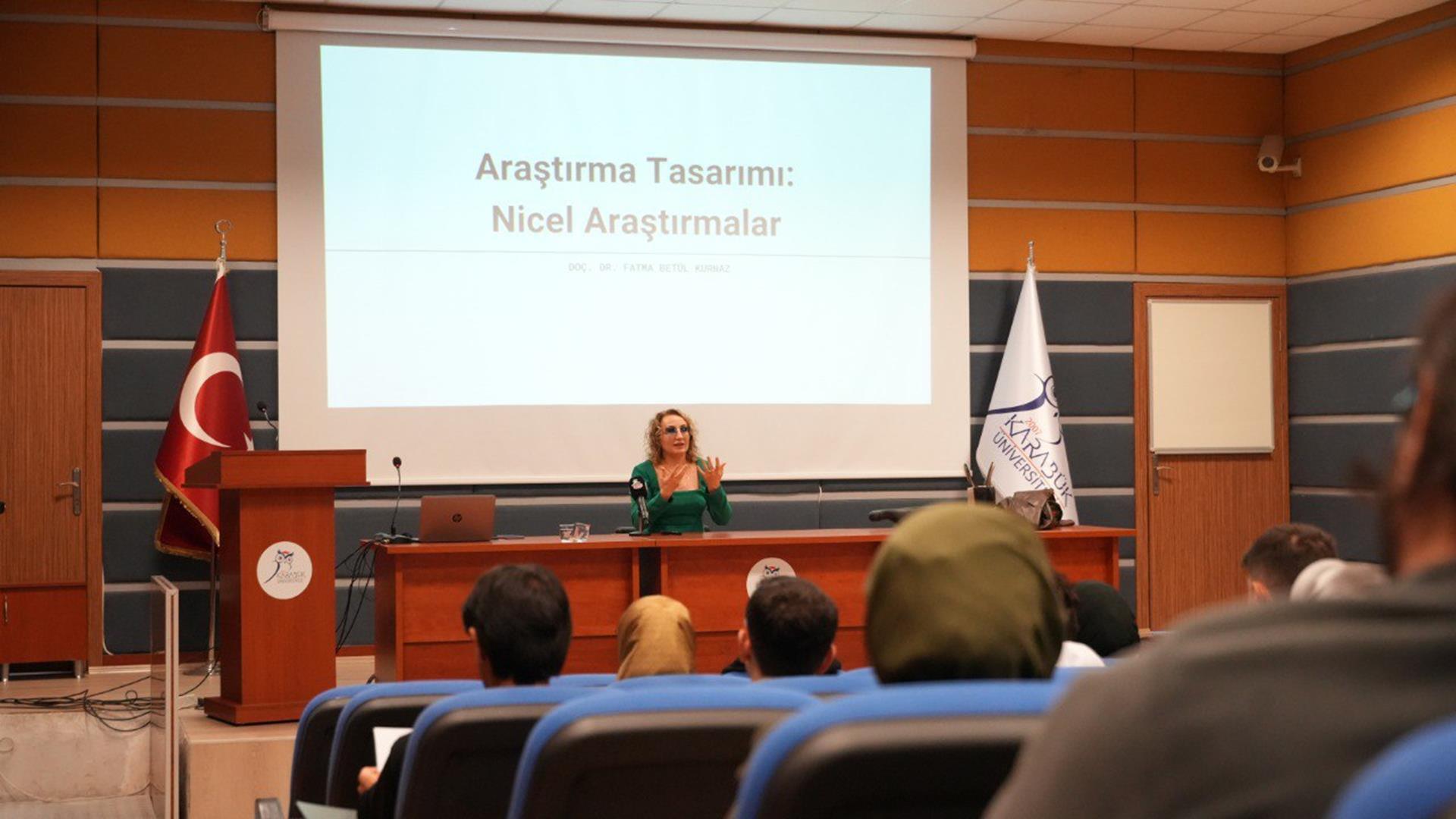 Karabük Üniversitesi Tez Yazım Seminerlerinde Beşinci Hafta Tamamlandı