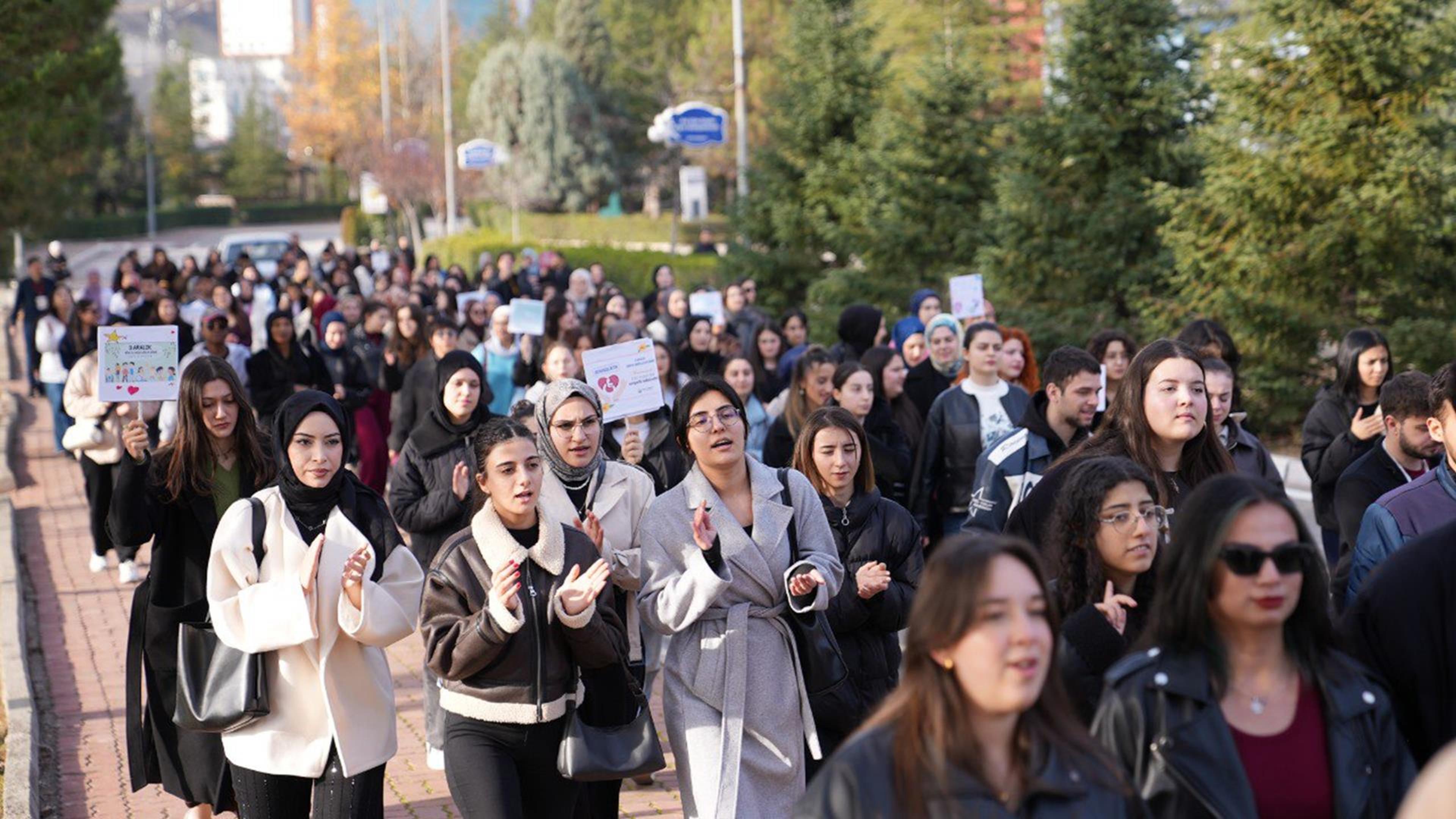 Karabük Üniversitesinde Dünya Engelliler Günü İçin Kapsamlı Program Düzenlendi