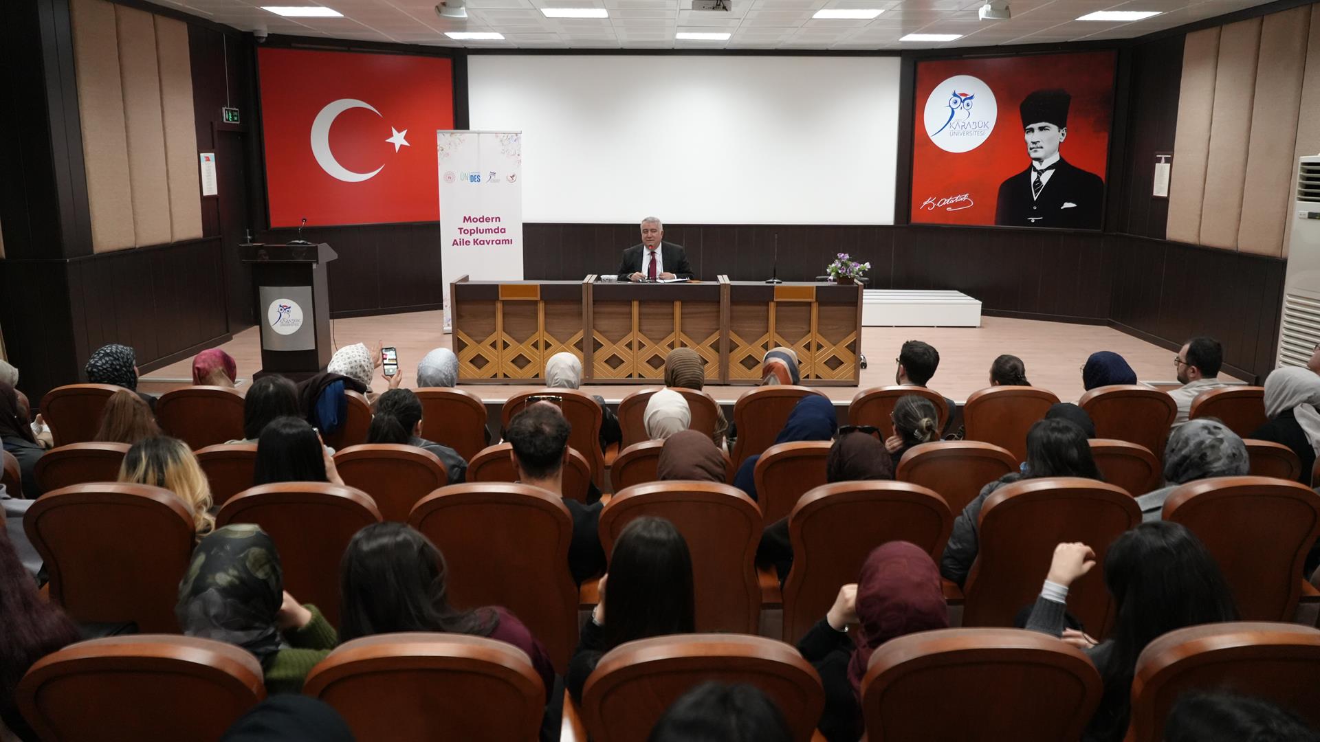 KBÜ'de Aile ve Nüfus 10 Yılı Programı Düzenlenen Konferansta Konuşuldu